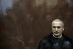 Mikhail Khodorkovskij drømmer om et mere frit Rusland, men også er klar over, at han og de andre oligarker fik raget så meget til sig, at de udløste en reaktion, der på en måde banede vejen for en mand som Putin. Foto: Fra filmen