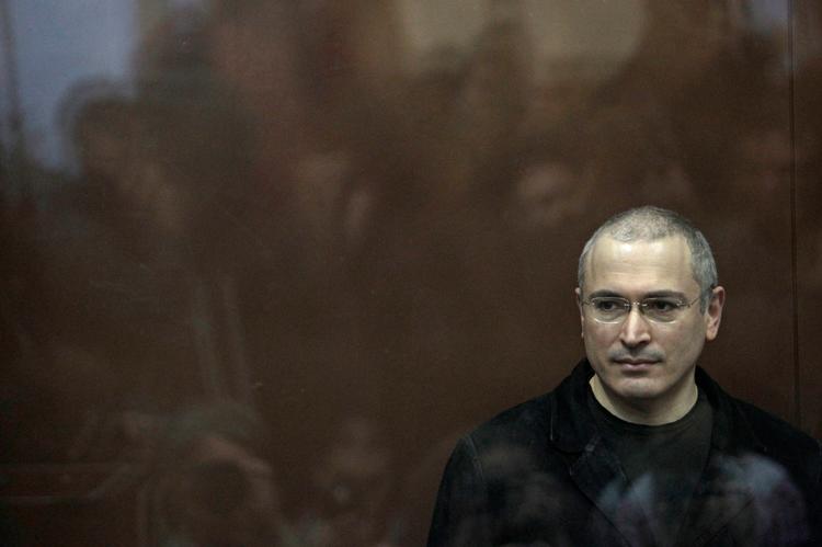 Mikhail Khodorkovskij drømmer om et mere frit Rusland, men også er klar over, at han og de andre oligarker fik raget så meget til sig, at de udløste en reaktion, der på en måde banede vejen for en mand som Putin. Foto: Fra filmen