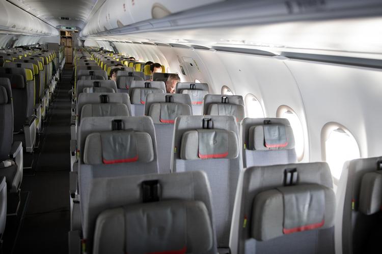 Tomme sæder præger flytrafikken på grund af coronavirussens hærgen. Alligevel sendes fly på vingerne. Det skal der nu sættes en stopper for, mener EU-Parlamentet. Foto: Finn Frandsen/POLFOTO