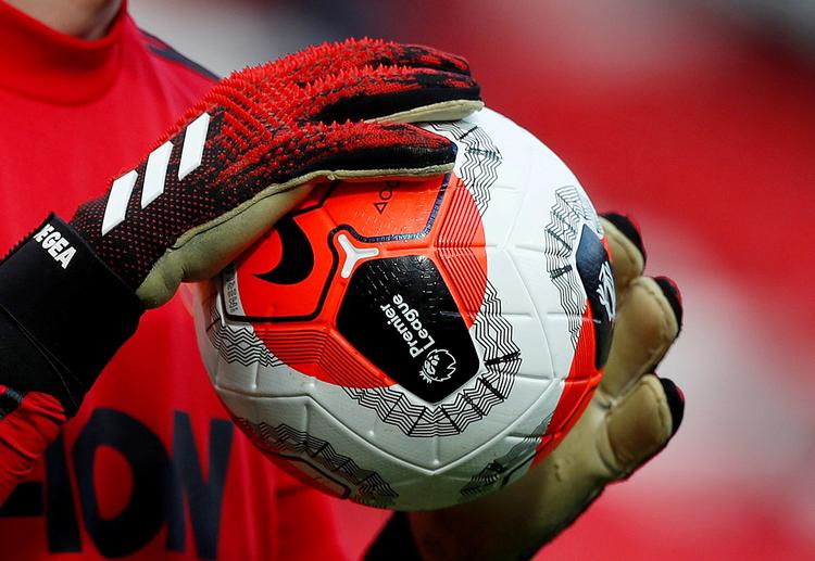 Her er bolden sikkert i hænderne på Manchester United-målmand David De Gea, og de hænder kan få travlt, hvis Newcastles manager får opbakning til sit nye forslag. Foto: Lee Smith/Ritzau Scanpix