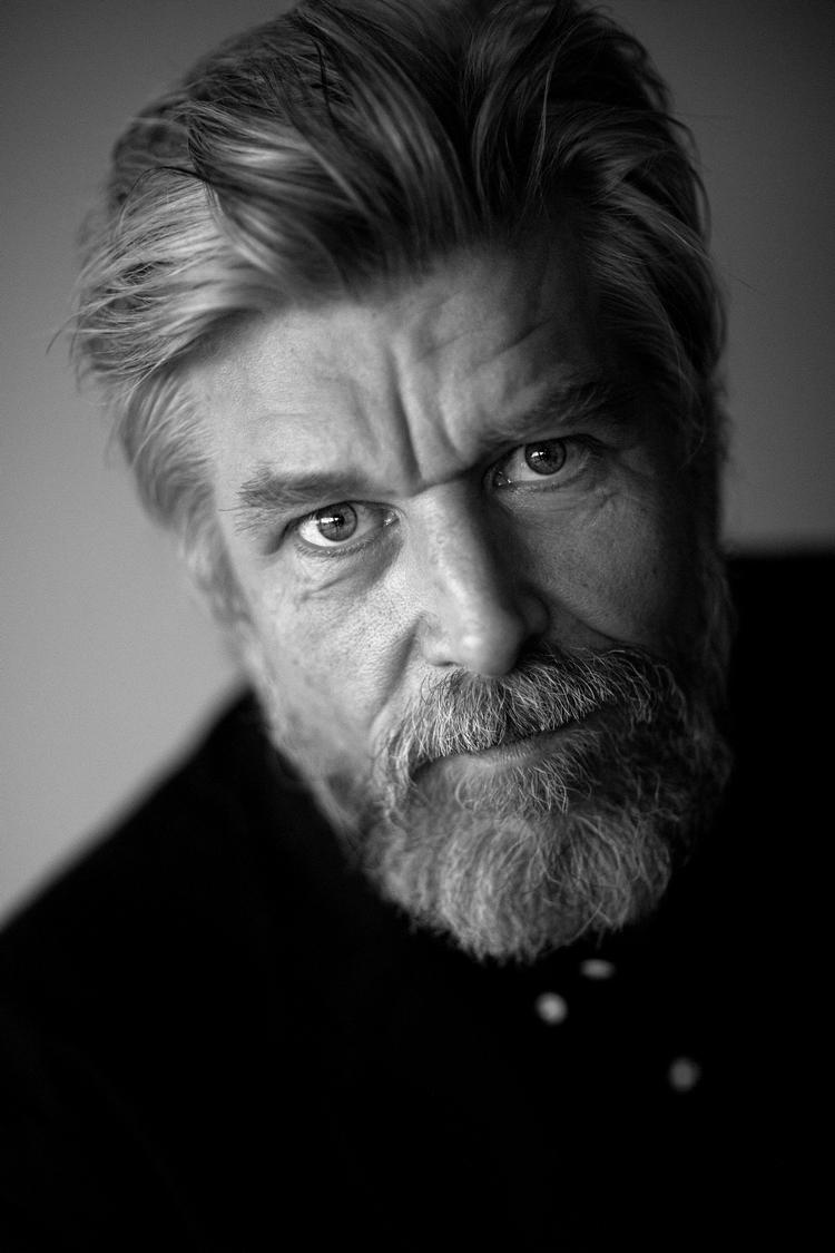 Karl Ove Knausgård er den eneste norske forfatter, der har fået tre års støtte, da der i denne uge blev delt forfatterstipendier ud i Norge. Da hans landsmand Johan Harstad på et tidspunkt fik tildelt et års støtte, takkede han nej for at undgå ballade. Og apropos ballade: Efter at flere forlag afviste at udgive Woody Allens erindringer, er det nu lykkedes filminstruktøren at få bogen ud. Foto: Finn Frandsen/POLFOTO