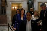 Formanden for Repræsentanternes Hus, demokraten Nancy Pelosi, på vej ind til afstemning om historisk stor hjælpepakke affødt af coronakrisen.  Foto: Tom Brenner/Ritzau Scanpix
