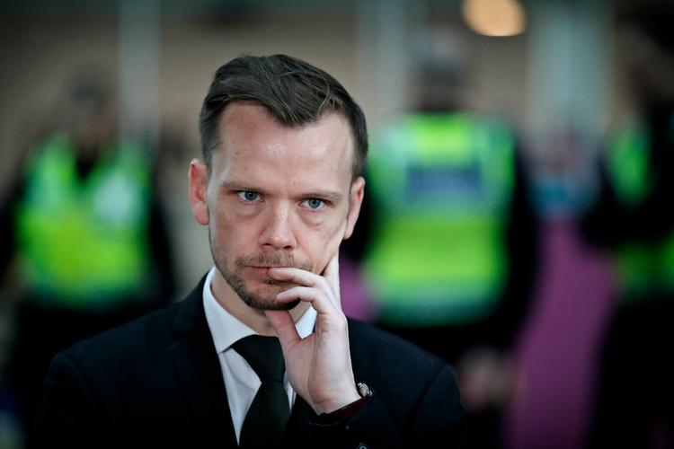»Strategien har jo hele tiden været at sprede kurverne ud, så smittespredningen sker på en måde, så sundhedssystemet kan håndtere det«, fastslår  
beskræftigelsesminister Peter Hummelgaard (S).
 Foto: Jens Dresling/POLFOTO