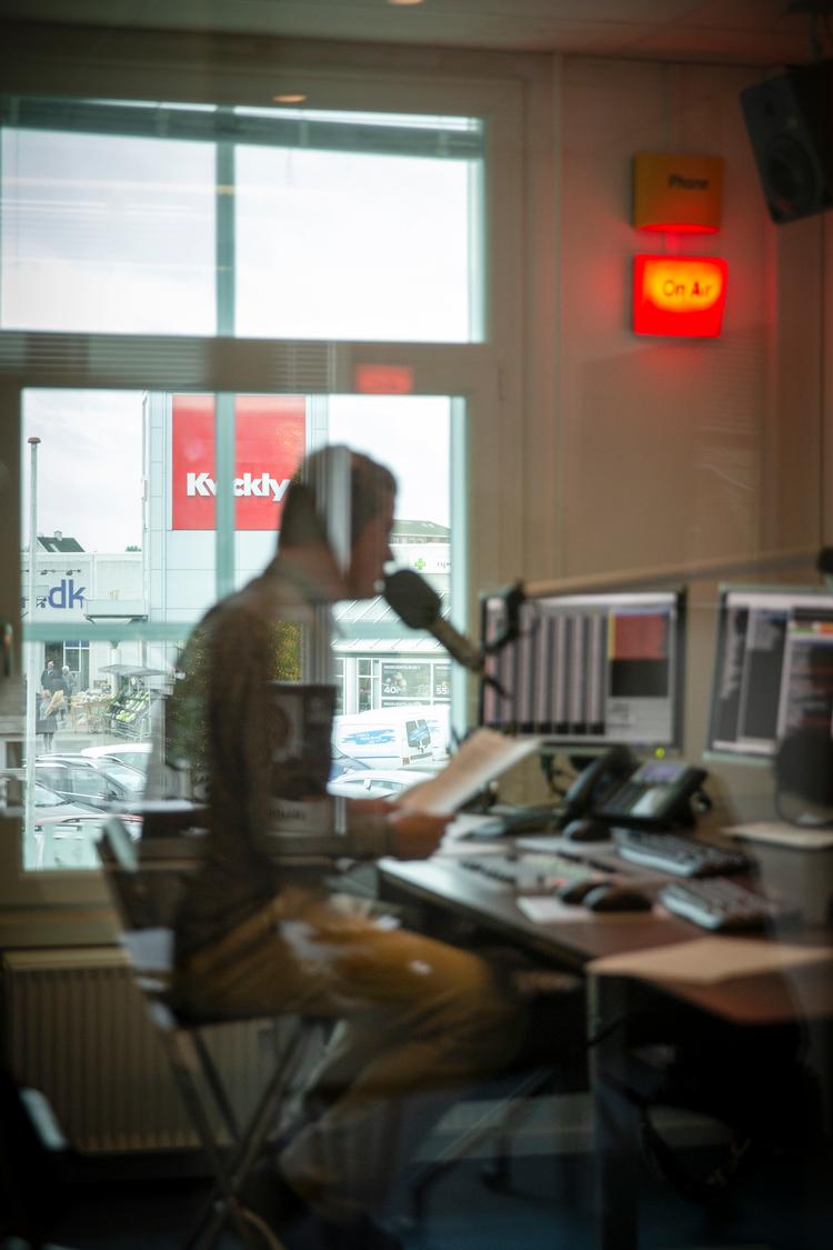 Dj Karsten Thorhauge vil have Radio Loud til at ændre navn, men bestyrelsesformand Martin Larsen afviser kravet. Her ses lokalerne fra Radio Diablo fra Svendborg, der er en af lokalradioerne, som står bag Loud.  Foto: Nima Taheri/POLFOTO