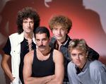 Briterne er under coronakrisen begyndt at høre mere til bandet Queen, end de plejer. Både 80'er-hittet »I Want To Break Free« og »Bohemian Rhapsody« fra 1975 er på listen over de sange, hvis popularitet er steget mest, siden Boris Johnson lukkede Storbritannien ned. Foto: Queen Productions Ltd/Ritzau Scanpix