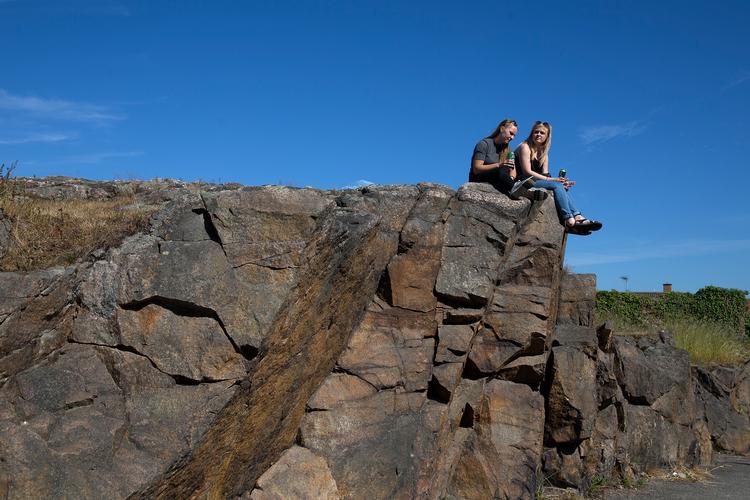Bornholm er en elsket ø at besøge også i påskeferien, men i år bliver det anderledes. Folk flytter deres færgebilletter eller dukker ganske enkelt ikke op. Også udlejningen af sommerhuse får afbud. Foto: Finn Frandsen/POLFOTO
