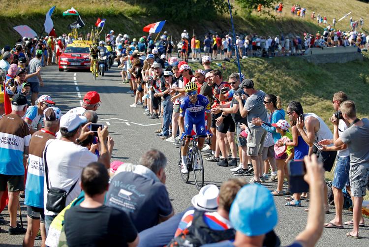  Tilskuerne plejer at flokkes omkring vejene, når Tour de France-feltet bevæger sig gennem Frankrig. Det bliver måske helt anderledes denne sommer. Foto: Stephane Mahe/Ritzau Scanpix