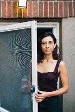 Ottessa Moshfegh holder sin hovedperson grundigt medicineret igennem et helt år. Men hun ønsker ikke at promovere pillemisbrug og har med vilje overdrevet det i romanen, så det bliver satire. Foto: Jake Belcher