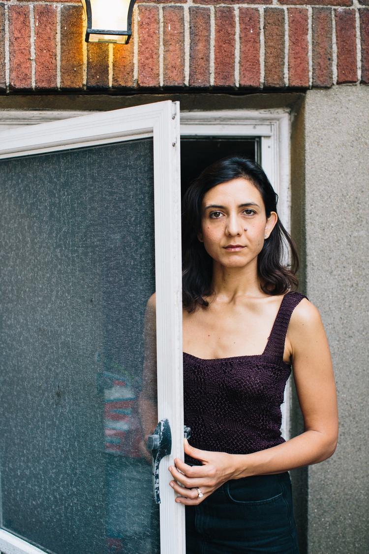 Ottessa Moshfegh holder sin hovedperson grundigt medicineret igennem et helt år. Men hun ønsker ikke at promovere pillemisbrug og har med vilje overdrevet det i romanen, så det bliver satire. Foto: Jake Belcher
