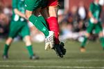 Hyggefodbold er skabt til at forene. Som her på billedet. hvor Christiania Sports Club spiller fodbold mod Politiets Idrætsforening. Men en udtørret spilleudbud har medført forsøg på matchfixing og dødstrusler i forbindelse med svenske amatørklubbers træningskampe. Foto: Ivan Boll/POLFOTO