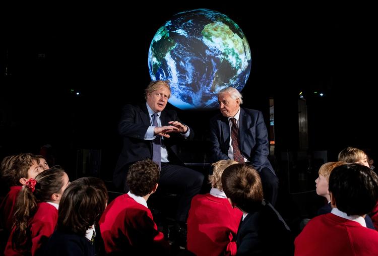 Den britiske premierminister Boris Johnson og forsker 
David Attenborough,   lancerede klimatopmødet COP26 i London i februar. Mødet skulle have været afholdt i Glasgow til november, men er nu udskudt på grund af corona.

 Foto: Chris J Ratcliffe/Ritzau Scanpix