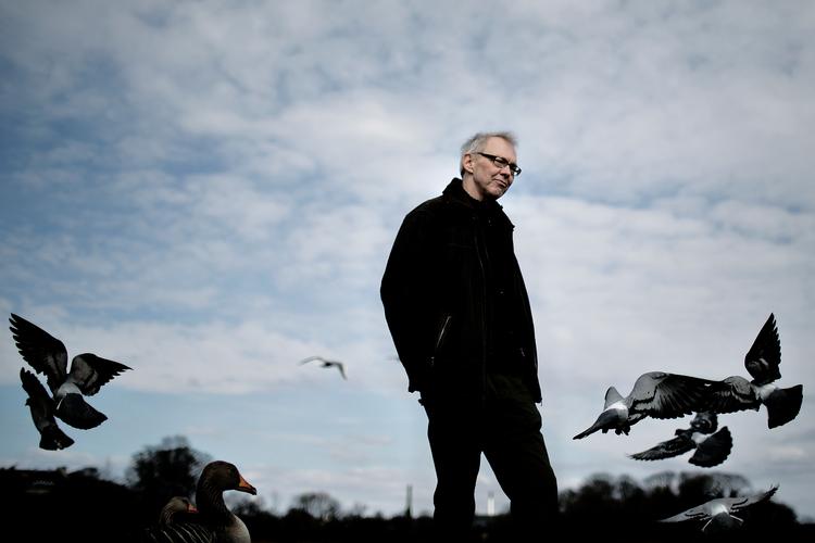 Forfatteren Erling Jepsen savner at holde foredrag. Det er der, han prøver sine historier af.
»Det er sådan, mine bøger bliver til. Hvis folk kan lide de mundtlige fortællinger, skriver jeg dem ned, ellers ikke«, siger han.  Arkivfoto Joachim Adrian