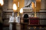 Regeringen arbejder på at gøre det muligt for de ellers lukkede kirker at holde påskegudstjenester i begrænset omfang, men præster rundt om i landet er bekymret for, om det er forsvarligt. Arkivfoto. Foto: Niels Christian Vilmann/Ritzau Scanpix