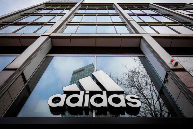 470.000 tyske virksomheder har søgt om støtte til at sende medarbejdere på en deltidsordning. Sportsudstyrsgiganten Adidas sendte fornylig 1200 ansatte på deltid.   Foto: Odd Andersen/Ritzau Scanpix