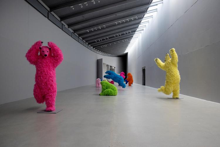 Kriserne har hobet sig op på Arken siden efteråret - og de handler om alt andet end kunst. Som den italienske kunstner Paola Pivis 15 fjerklædte isbjørne, der kunne ses på museet fra maj 2020 til januar 2021.  