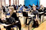 Den er god nok. Danmarks Lærerforening mener, at afgangsprøverne for 9.- og 10.-klasseselever bør aflyses, mens elevernes interesseorganisation Danske Skoleelever vil bevare eksaminerne.  Foto: Linda Kastrup/Ritzau Scanpix