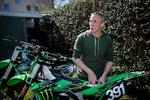 Det er slut med at dyrke motocross for 52-årige Dan Eriksen, der er sendt hjem uden løn og har mistet 16.000 kroner om måneden.   Foto: Jens Dresling/POLFOTO