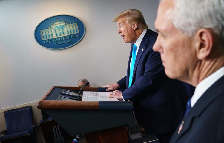 Donald Trump og Mike Pence på pressebriefingen, hvor utilfredsheden med WHO blev luftet. Foto: Mandel Ngan/Ritzau Scanpix