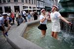 Endelig. Nu kan årets kommende studenter forberede sig på, hvad der venter til sommer.  Foto: Jens Dresling/POLFOTO