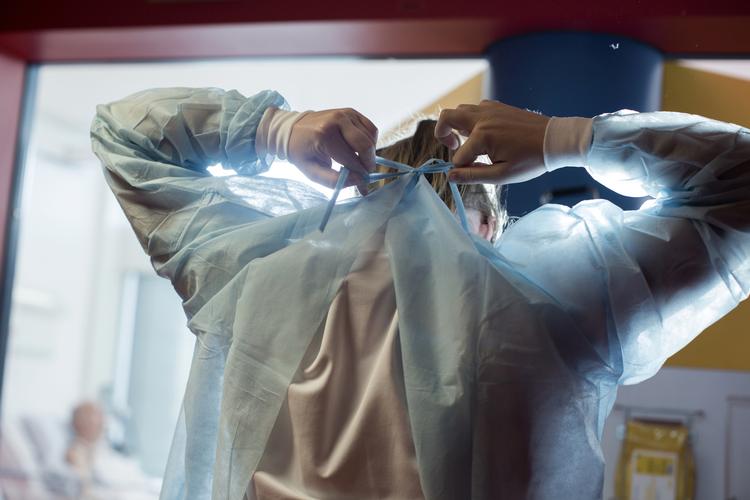 Sundhedspersonale har de seneste uger udgjort omkring 20 procent af de bekræftede smittetilfælde i Danmark. Foto: Emma Sejersen/POLFOTO