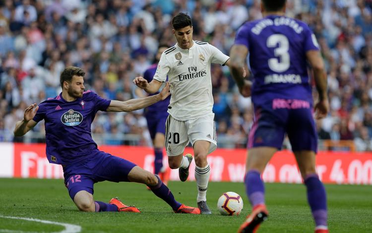 Den spanske La Liga ligger som de fleste andre fodboldligaer i verden stille, og det kan blive nødvendigt at indføre et tredje transfervindue, så en coronaramt sæson bedre kan gå op med hensyn til køb og salg af spillere, før en ny sæson presser sig på.   Foto: Paul White/Ritzau Scanpix
