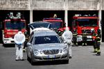 Italienske brandmænd viser den sidste ære over for deres kollega Giuseppe Coco, der døde af coronavirus.  Foto: Antonio Parrinello/Ritzau Scanpix