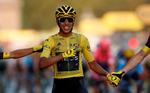 Sidste års vinder af Tour de France, Egan Bernal  fra Colombia, på vej mod hyldesten i Paris.  Foto: Christian Hartmann/Ritzau Scanpix