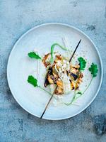 Svampe er gode til at optage smag, men pas på med marinaden, når du griller. Pensl dem hellere med mere teriyaki, når de er grillet færdig. Foto: Columbus Leth