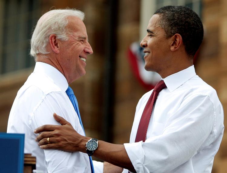 Barack Obama og Joe Biden tilbage i 2008, da de var henholdsvis præsident- og vicepræsidentkandidat. I dag erklærede Obama sin støtte til sin tidligere vicepræsident og hans kamp for at blive landets præsident.   Foto: Jim Young/Ritzau Scanpix