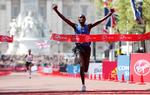 Daniel Wanjiru kom først over stregen i London Marathon i 2017. Foto: Reuters Staff/Ritzau Scanpix