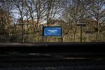 Beskyt de mest sårbare, står der på skiltet på Grøndals Station i København.   Foto: Jens Hartmann Schmidt/POLFOTO