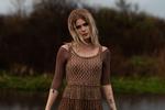 Myrkur dyrker normalt black metal. På sit seneste album, 'Folkesange', er hun gået den akustiske vej. Foto: Shawn Brackbill
