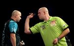 Michael van Gerwen og hans kolleger i toppen af dartsporten får efter en pause igen travlt den kommende måneds tid.  Foto: Steven Paston/Ritzau Scanpix