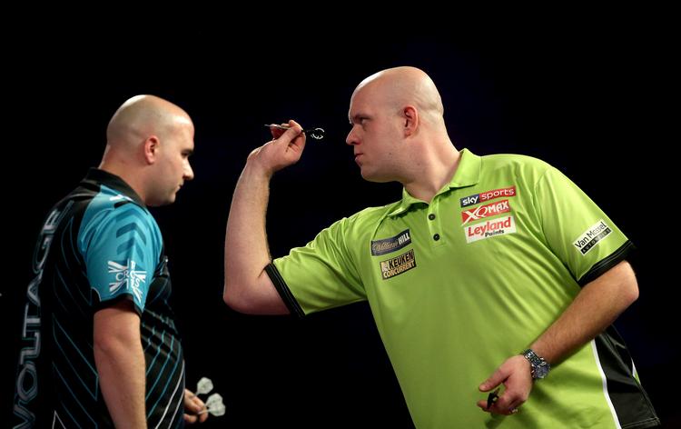 Michael van Gerwen og hans kolleger i toppen af dartsporten får efter en pause igen travlt den kommende måneds tid.  Foto: Steven Paston/Ritzau Scanpix