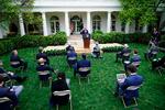 Corona-briefing. Donald Trump taler til sin corona-task force ved et af de daglige møder i Det Hvide Hus' såkaldte Rosehave. Foto: Mandel Ngan/Ritzau Scanpix