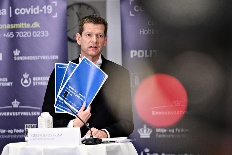 Direktør i Sundhedsstyrelsen Søren Brostrøm præsenterede onsdag 8. april 2020 de første retningslinjer for genåbningen af skoler og daginstitutioner. De blev til i al hast uden pædagogfaglige input og er nu blevet opdateret til en fjerde version.  Foto: Philip Davali/Ritzau Scanpix