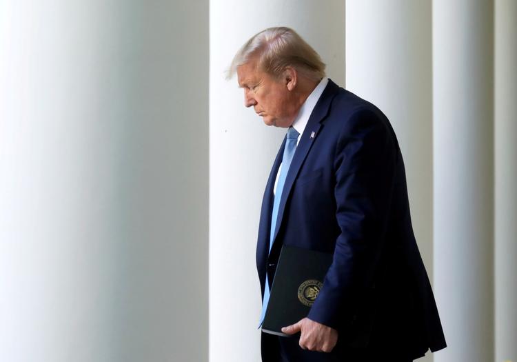 Præsident Trump på vej til sit daglige pressemøde uden for det Det Hvide Hus. Foto: Leah Millis/Ritzau Scanpix