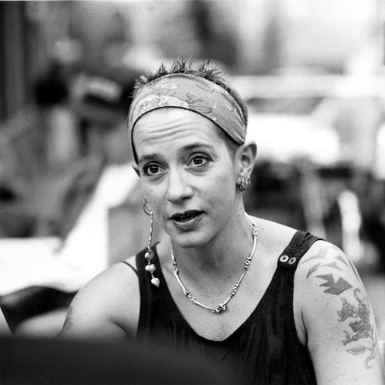 Kathy Acker var en berømt, ikonisk punkforfatter, da hun mødte den australske akademiker McKenzie Wark og havde en affære med ham. Wark skiftede siden køn. Acker døde i 1997. Foto: Sz Photo/Brigitte Friedrich/Ritzau Scanpix