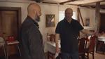 Thomas Castberg (t.v) i samtale med Carsten Falkenskov, der omdøber sin restaurant fra Karins Hjemmelavet til Pakhuset. Lige lidt hjælper det. Stedet er i dag gået konkurs.  Foto: NENT Entertainment Group