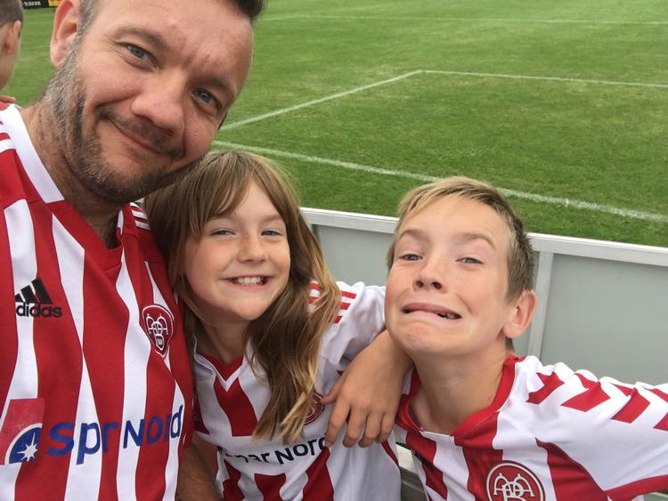 Rasmus Trenskow har haft held til at overføre sin AaB-kærlighed til sine børn. 