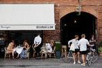 Skuffelsen er størst i restaurations- og cafebranchen, som beskæftiger over 100.000 medarbejdere. Her havde man håbet at kunne åbne udendørs igen. Foto: Emma Sejersen/POLFOTO