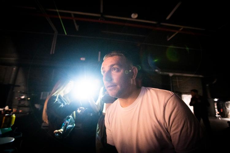 Musikeren TopGunns »helt store sygdom« er, at han altid skal lave noget. Den seneste tid har det blandt andet handlet om at optage musik- og kampagnevideoer til de nye sange på pladen 'SAS', der udkommer i dag. Foto: Andreas Merrald/POLFOTO