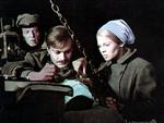  Der går næsten lægeroman i den i det store filmepos 'Dr. Zivago', der bygger på Boris Pasternaks roman. Den idealistiske læge Jurij Zivago (Omar Sharif) arbejder her i felten med sygehjælperen Lara (Julie Christie) - og sød musik opstår.  Foto: Mgm / Ronald Grant Archive / Mar/Ritzau Scanpix