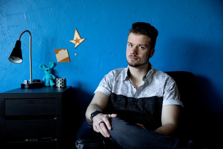 Skolelukningen har store konsekvenser for Shano Fog og andre unge med autisme. Uforudsigeligheden, de store ændringer og mangel på rutiner har fået Shanos angst til at blusse op. Ligesom søvnbesvær, selvværdsproblemer og ensomhed har fået taget i ham. Foto: Peter Hove Olesen/POLFOTO