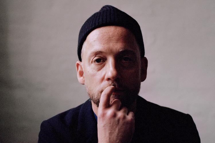 Kasper Eistrup har i de senere år ernæret sig som kunstmaler – og er efterspurgt. Men han havde set frem til at skulle på turné med bandet Kashmir. Foto: Nanna Navntoft