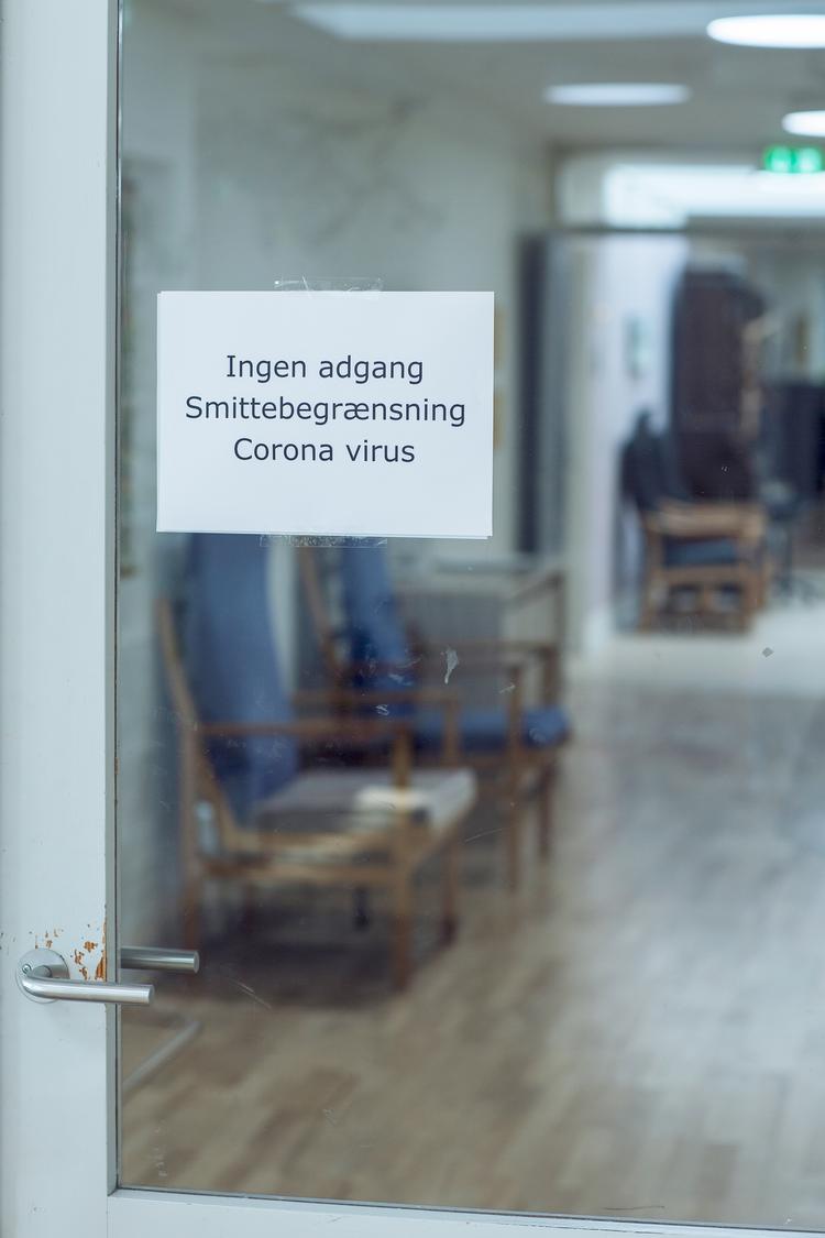 Det må være depressionsfremkaldende og potentielt livsfarligt at savne og savne uden at forstå hvorfor, skriver Bettina Heltberg, som opfordrer regeringen til hurtigst muligt at åbne plejehjem, bosteder, centre for psykisk syge og demente.  Foto: Miriam Dalsgaard/POLFOTO