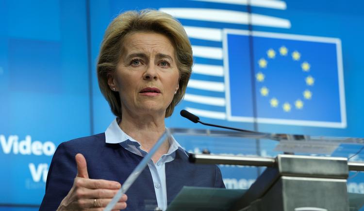    »Der er stor forskel mellem, hvor meget EU-landene kan yde i støtte. Det er forbundet med det råderum, som de har. Det vil i høj grad påvirke de fair spilleregler, medmindre vi afbalancer det«, siger kommissionsformand Ursula von der Leyen. Foto: Pool/Ritzau Scanpix