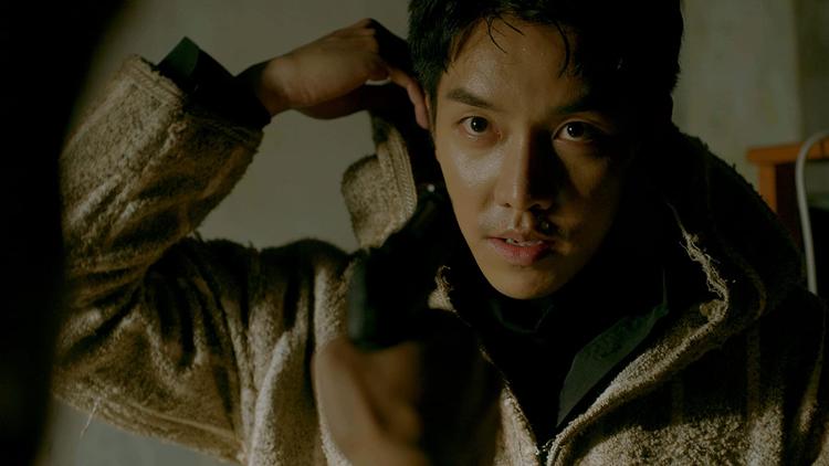 I den sydkoreanske actionserie 'Vagabond' forsøger stuntmanden Cha Dal-geon (Lee Seung-gi) at finde ud af, hvad der skete, da hans nevø døde i en flyulykke. Foto: Netflix
