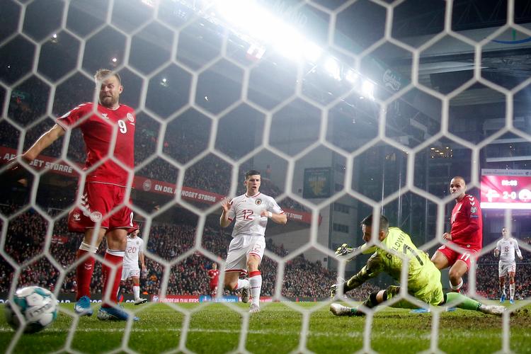 Mange danske fodboldfans har set frem til EM-kampe i Parken, men aftalerne omkring kampenes afvikling er endnu ikke på plads. Foto: Jens Dresling/Ritzau Scanpix