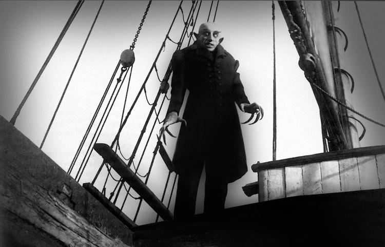 F.W. Murnaus ekspressionistiske hovedværk 'Nosferatu' fra 1922 har bidraget til Draculas ikonstatus i vestlig kulturhistorie. I ny bog kan man blive klogere på uhyggens udvikling og forskellige manifestationer.. Foto: Stiftung Deutsche Kinemathek/10/23/2004